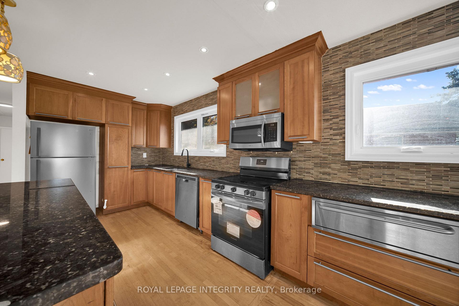Photo 14 of 2408 Drury Lane, Ottawa, Parkway Park — HOMEH