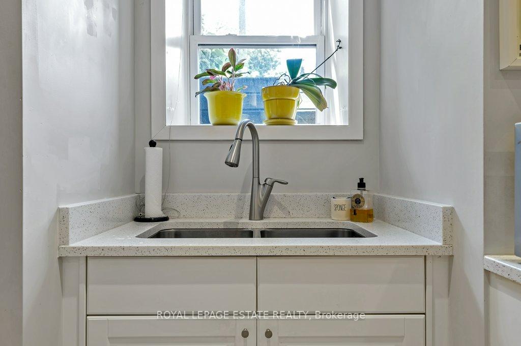 Photo 8 of Unit Lower, 17 Birdsall Avenue, Toronto, Yonge-Eglinton — HOMEH