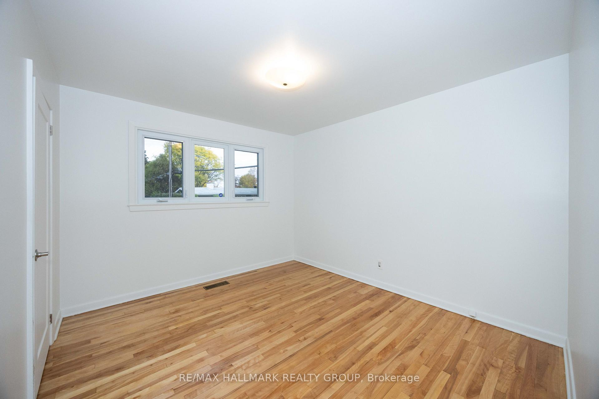 Photo 18 of 926 Elsett Drive, Ottawa, Elmvale Acres/Urbandale — HOMEH
