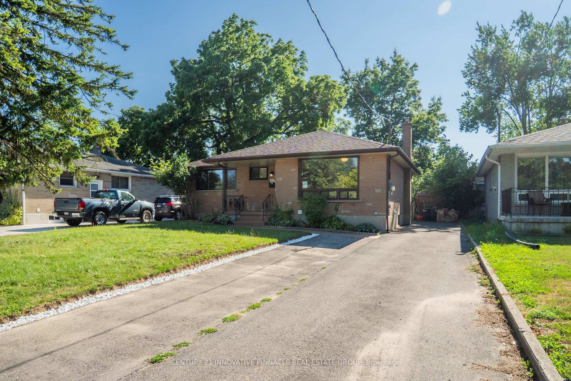 Photo 10 of 163 Atkinson Boulevard, London, East H — HOMEH