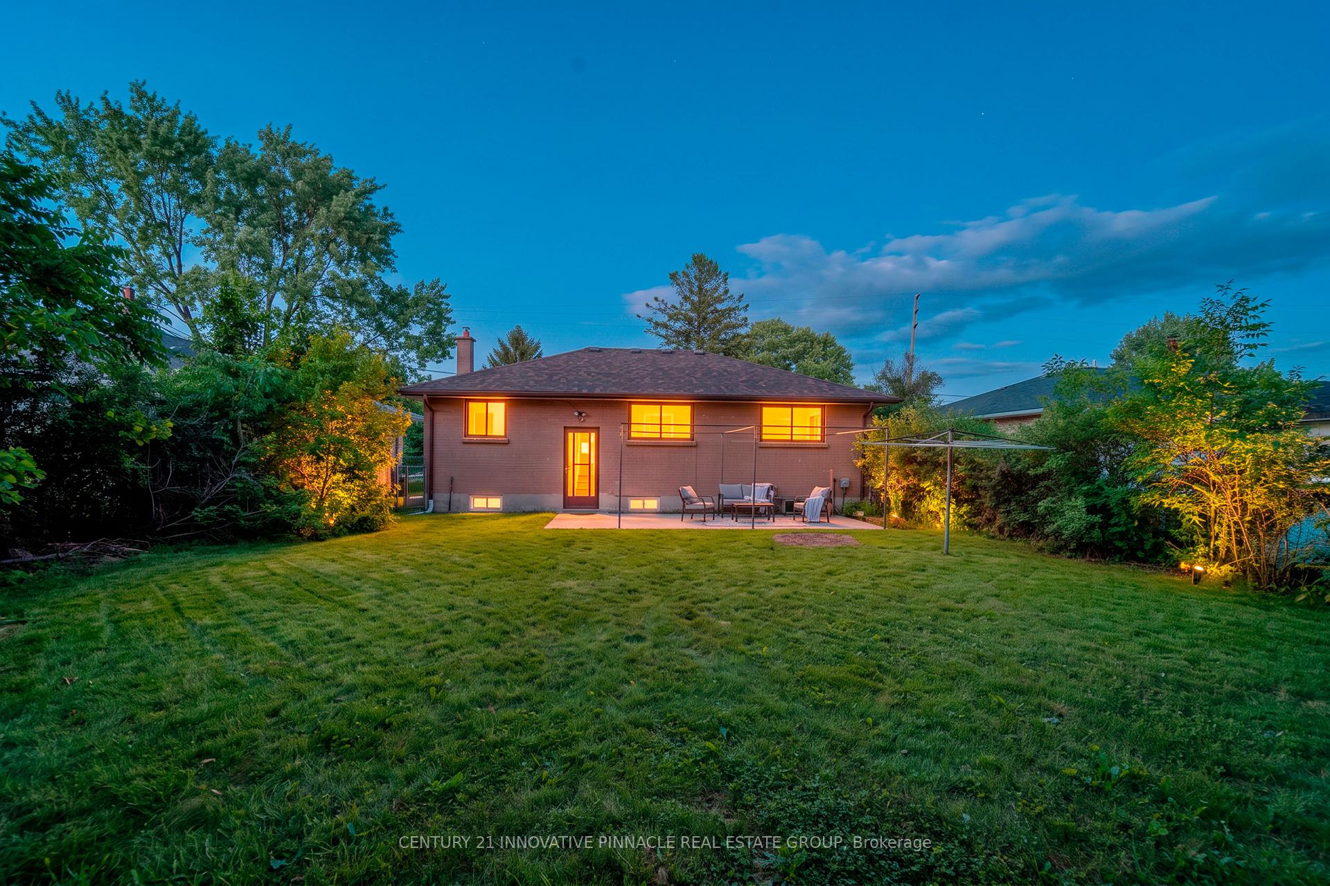 Photo 11 of 163 Atkinson Boulevard, London, East H — HOMEH
