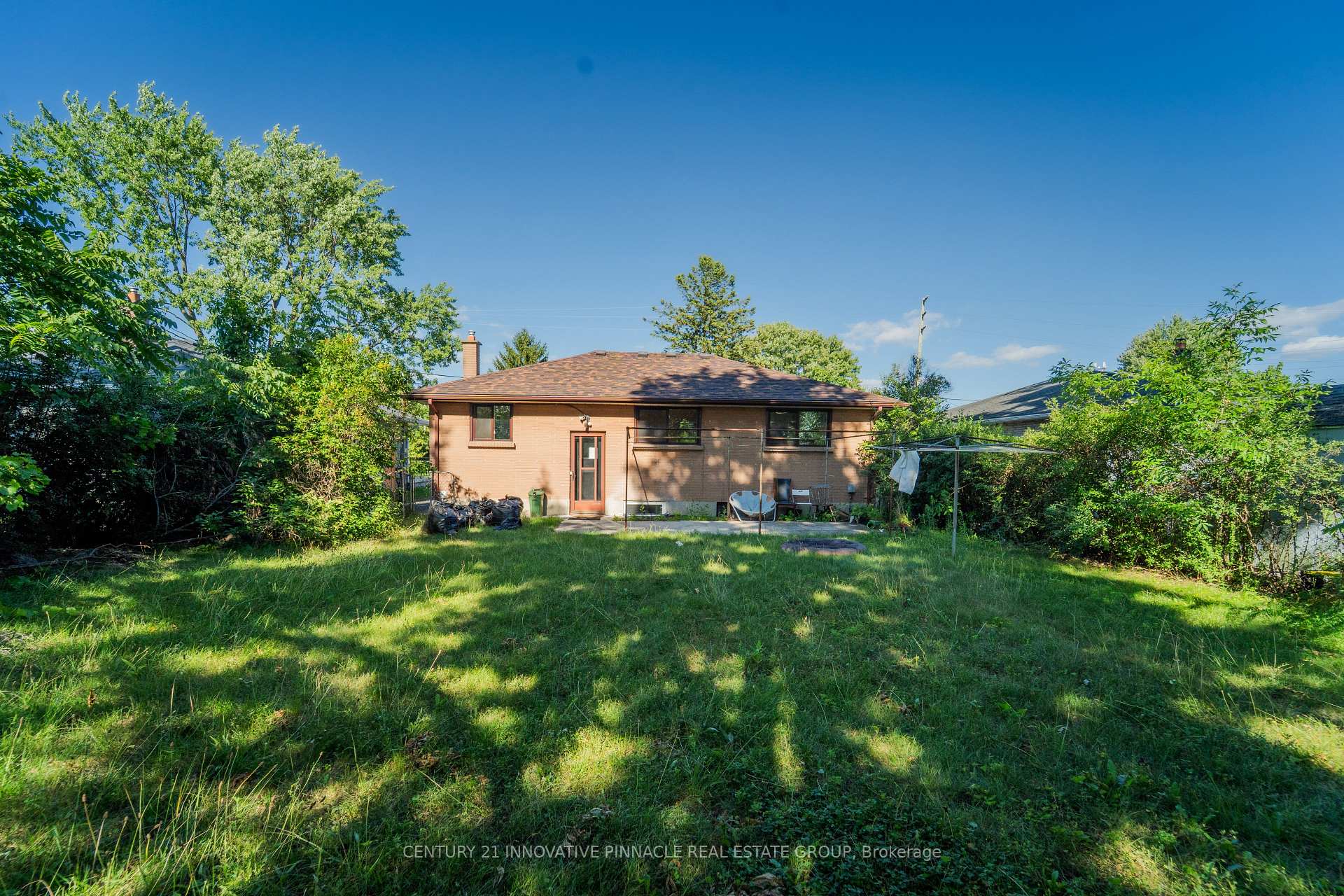 Photo 12 of 163 Atkinson Boulevard, London, East H — HOMEH