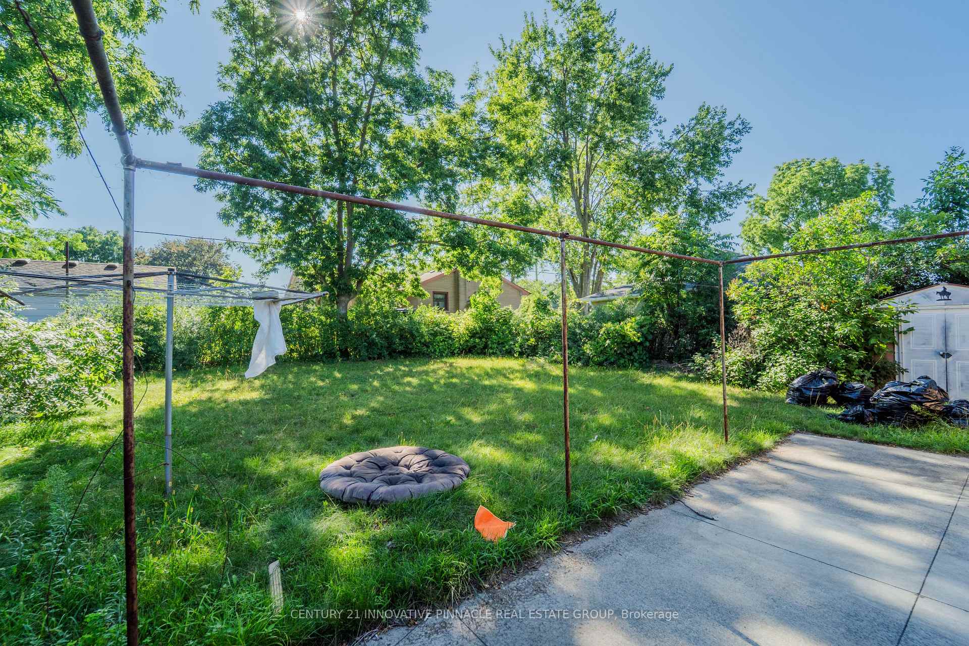 Photo 14 of 163 Atkinson Boulevard, London, East H — HOMEH
