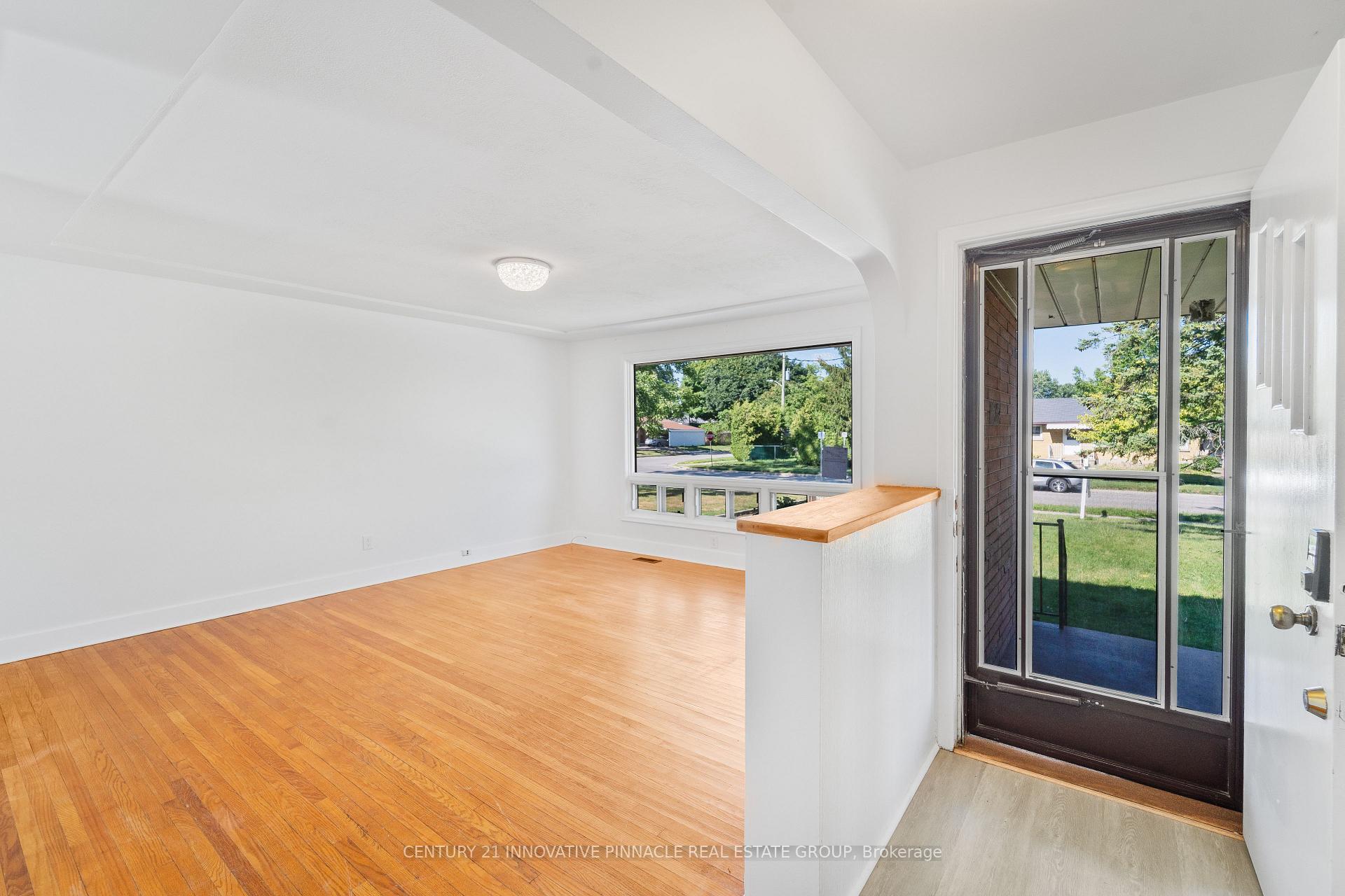 Photo 15 of 163 Atkinson Boulevard, London, East H — HOMEH