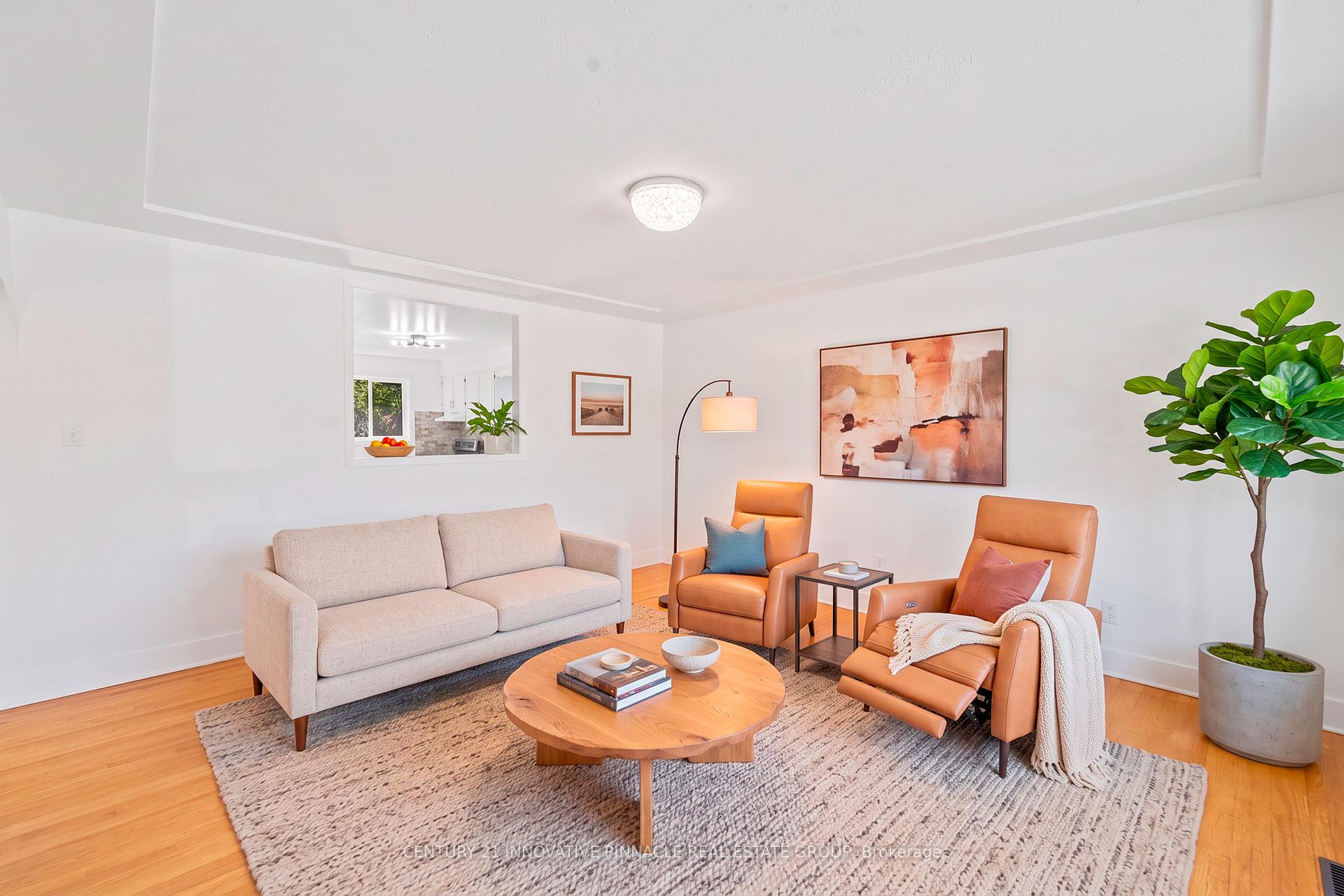 Photo 19 of 163 Atkinson Boulevard, London, East H — HOMEH