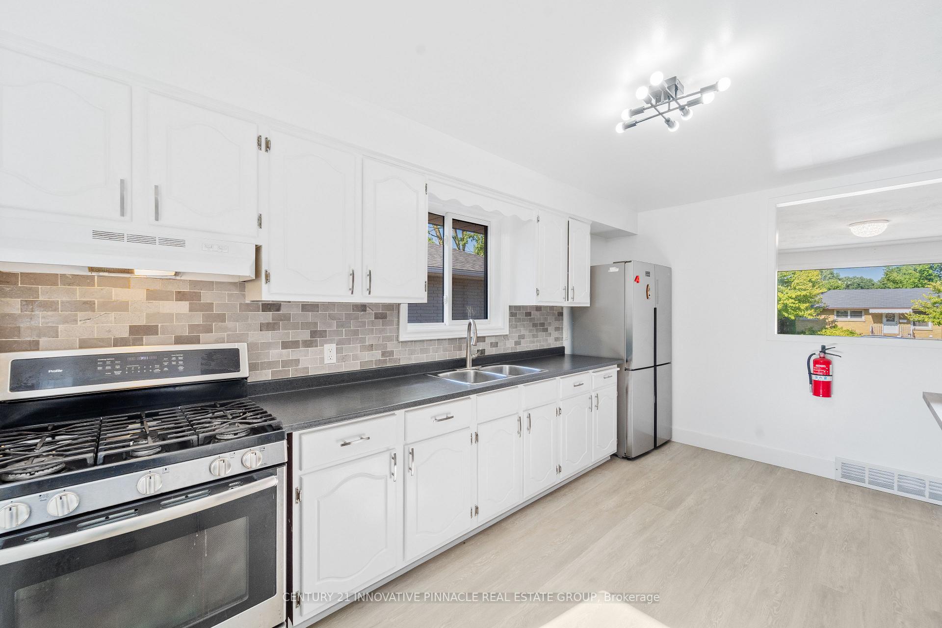 Photo 23 of 163 Atkinson Boulevard, London, East H — HOMEH