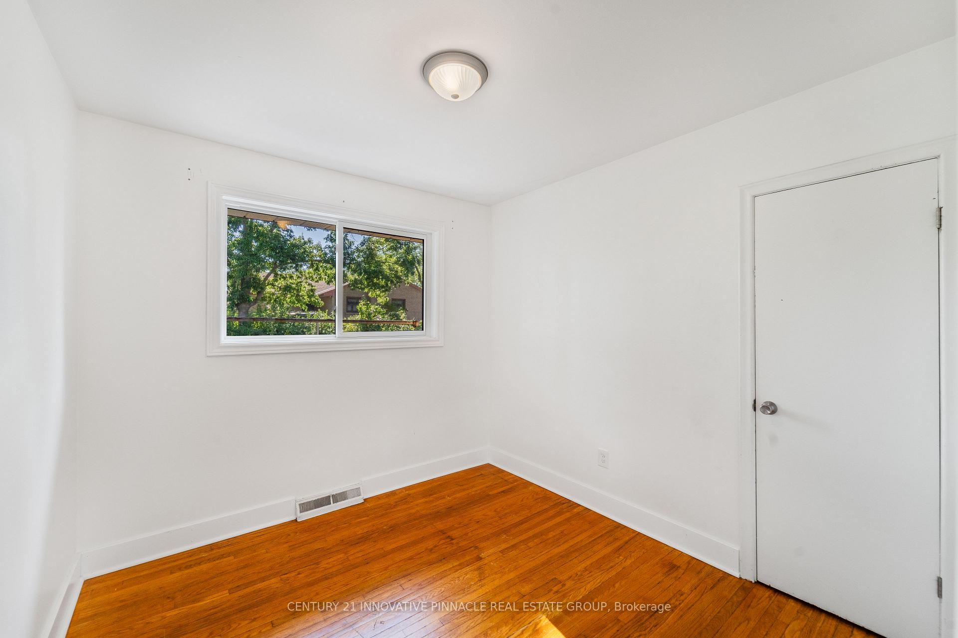 Photo 28 of 163 Atkinson Boulevard, London, East H — HOMEH