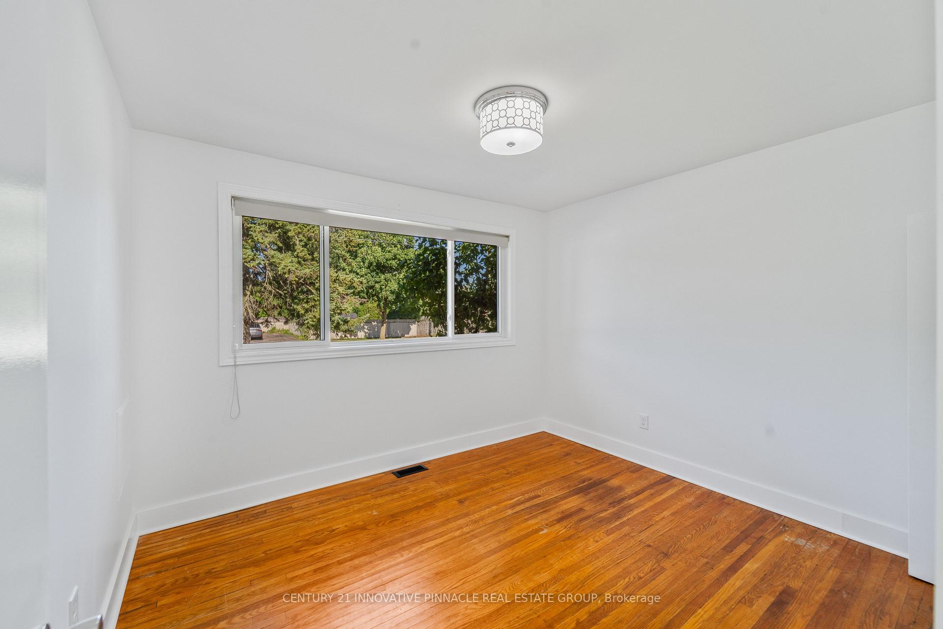 Photo 30 of 163 Atkinson Boulevard, London, East H — HOMEH