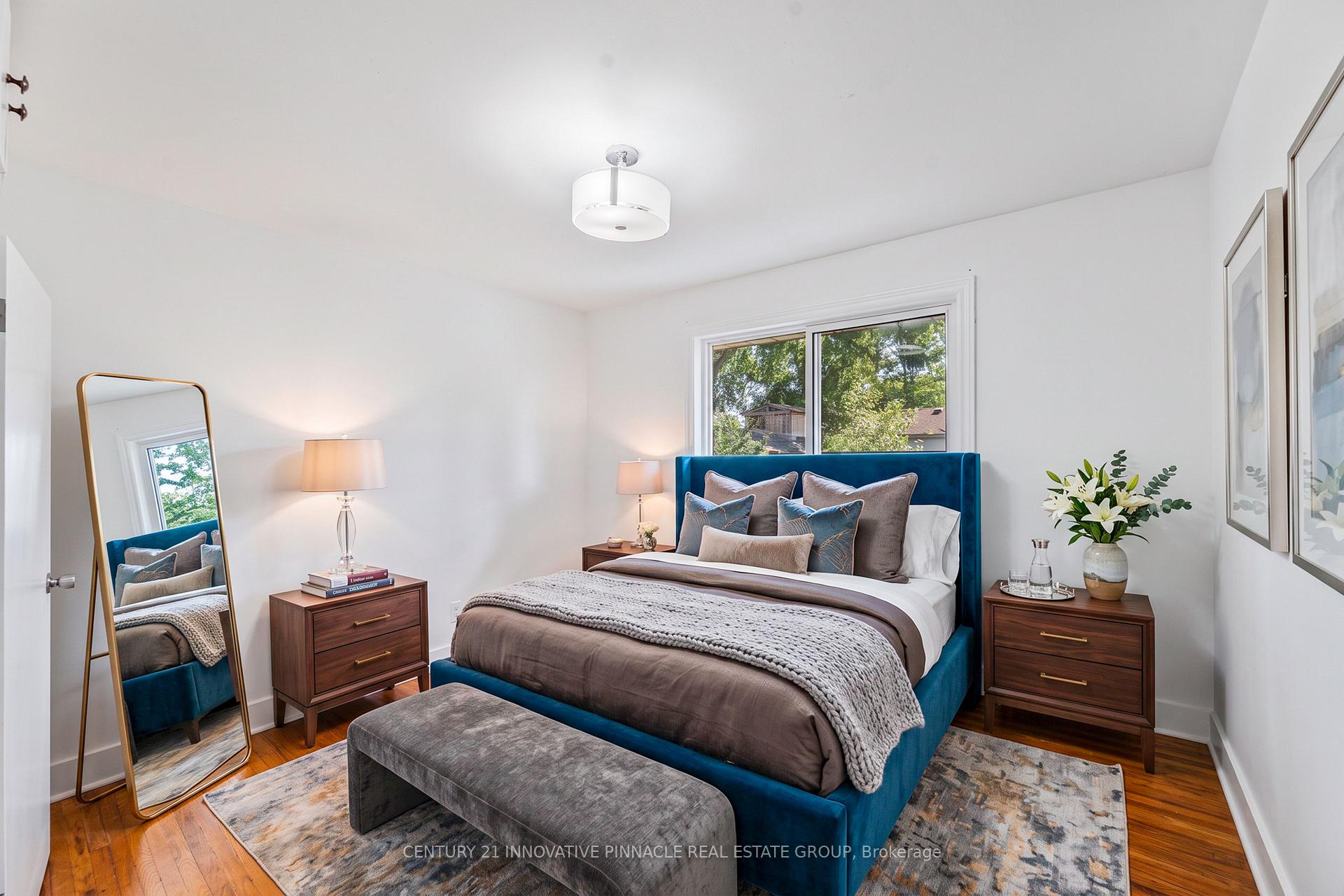 Photo 31 of 163 Atkinson Boulevard, London, East H — HOMEH