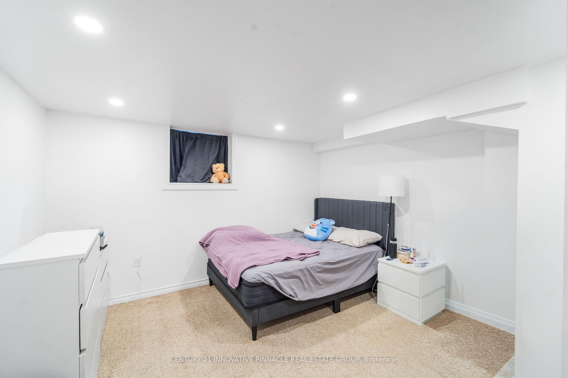 Photo 44 of 163 Atkinson Boulevard, London, East H — HOMEH