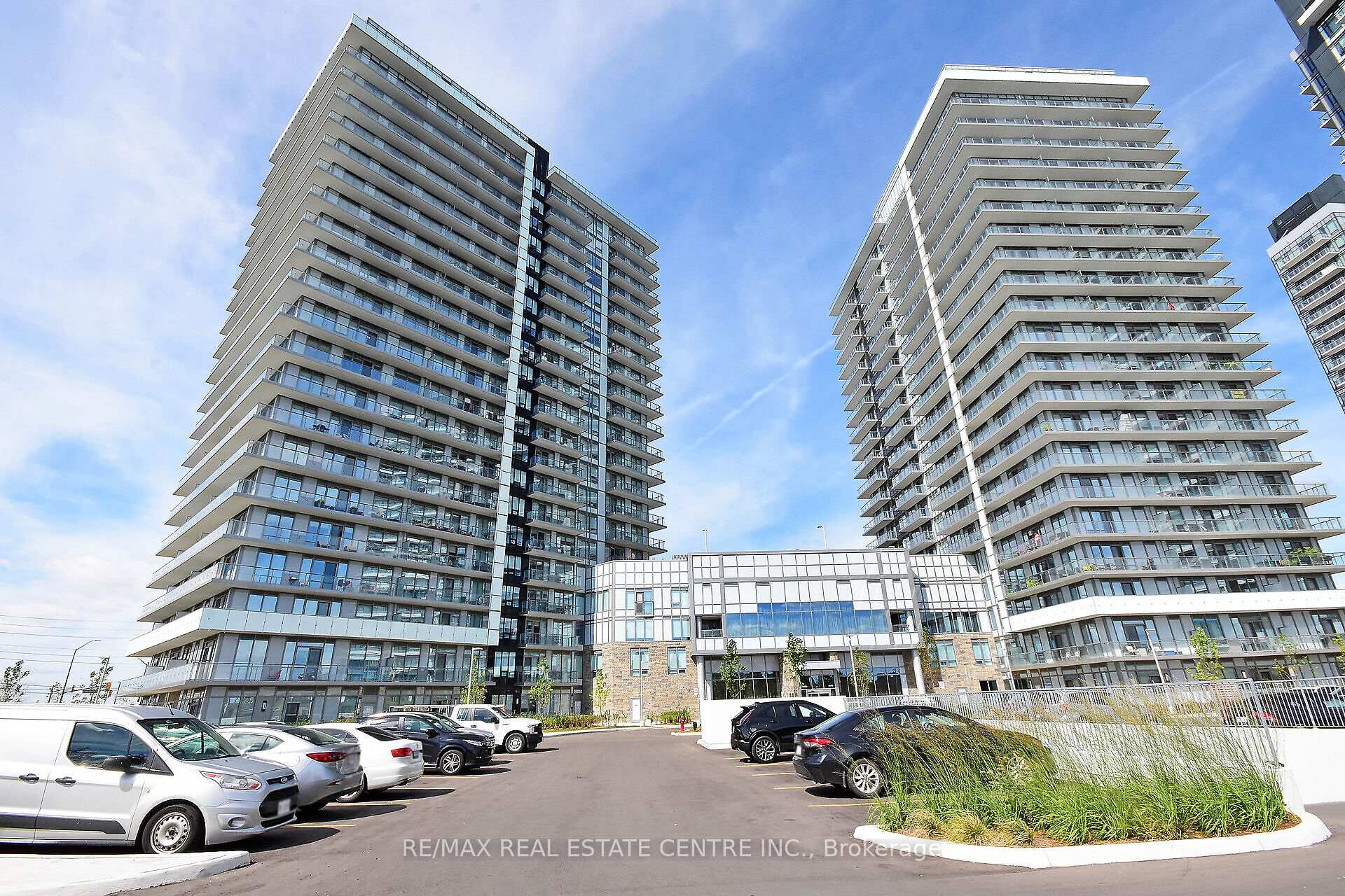 Photo of Unit 206, 4655 Metcalfe Avenue