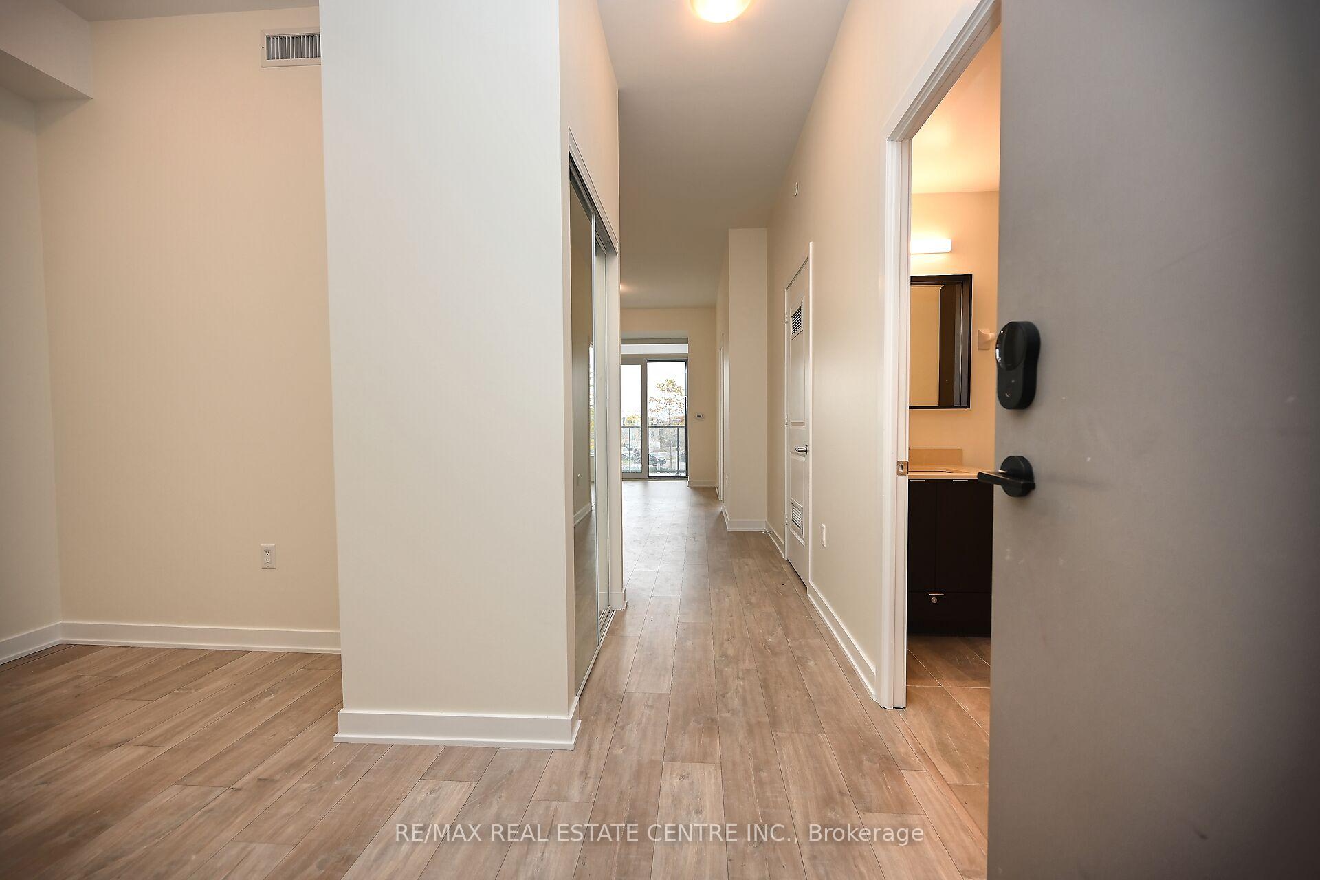 Photo 4 of Unit 206, 4655 Metcalfe Avenue, Mississauga, Central Erin Mills — HOMEH