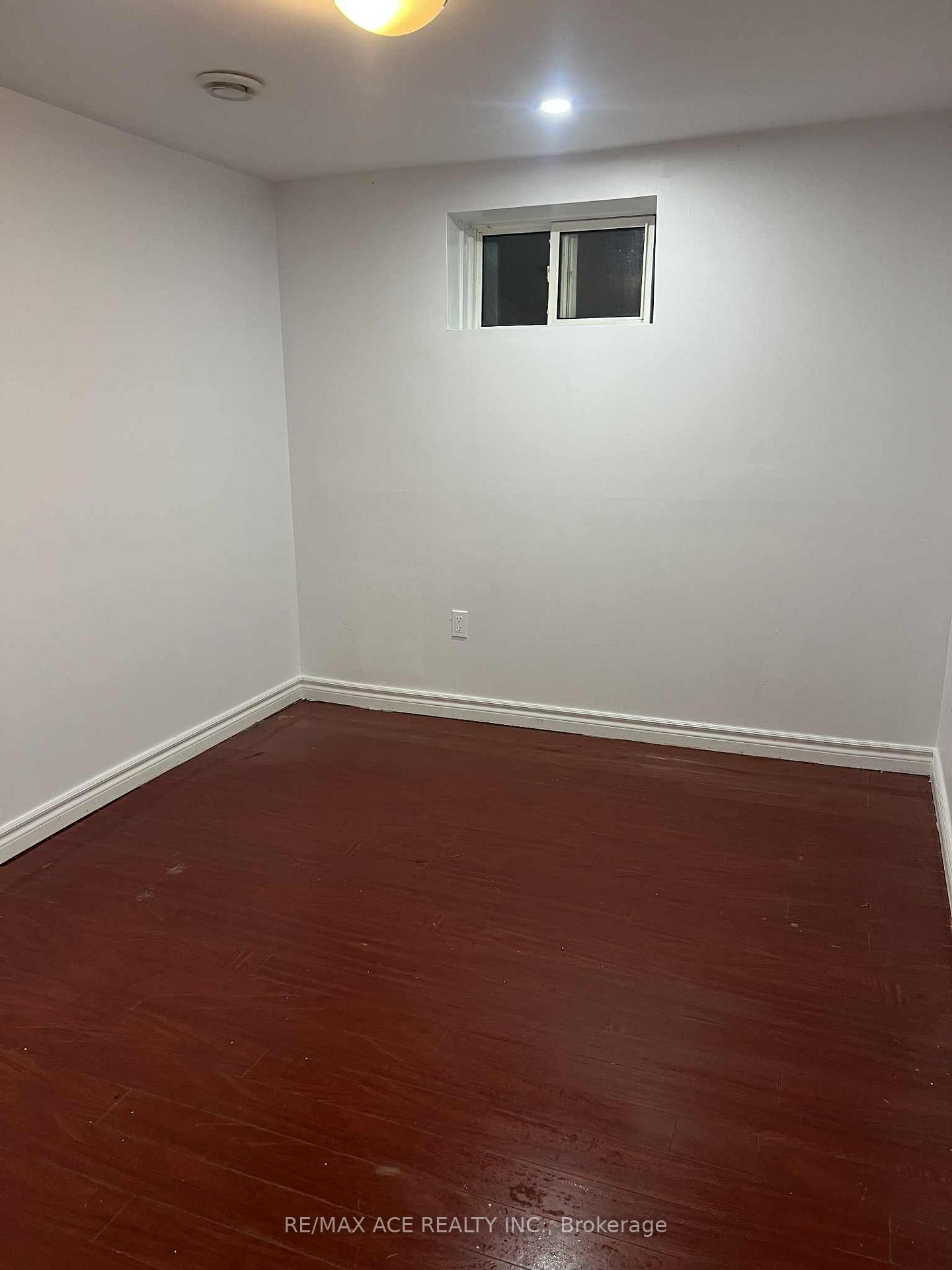 Photo 6 of Unit Bsmt, 137 Janray Drive, Scarborough, Woburn — HOMEH