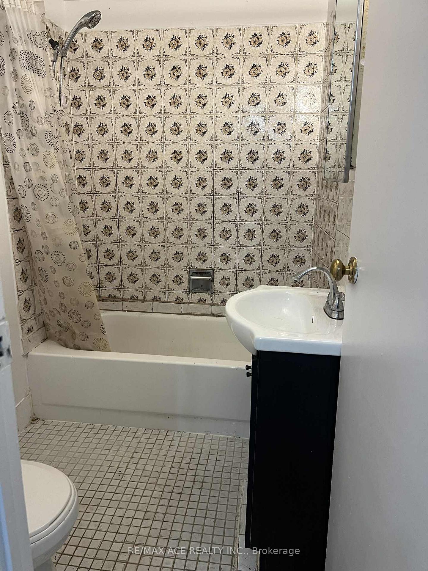 Photo 9 of Unit Bsmt, 137 Janray Drive, Scarborough, Woburn — HOMEH