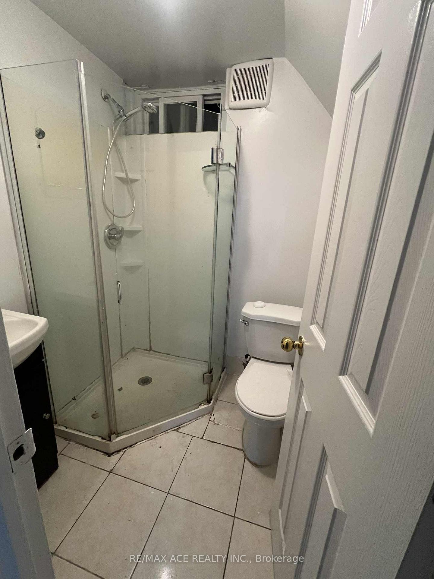 Photo 10 of Unit Bsmt, 137 Janray Drive, Scarborough, Woburn — HOMEH