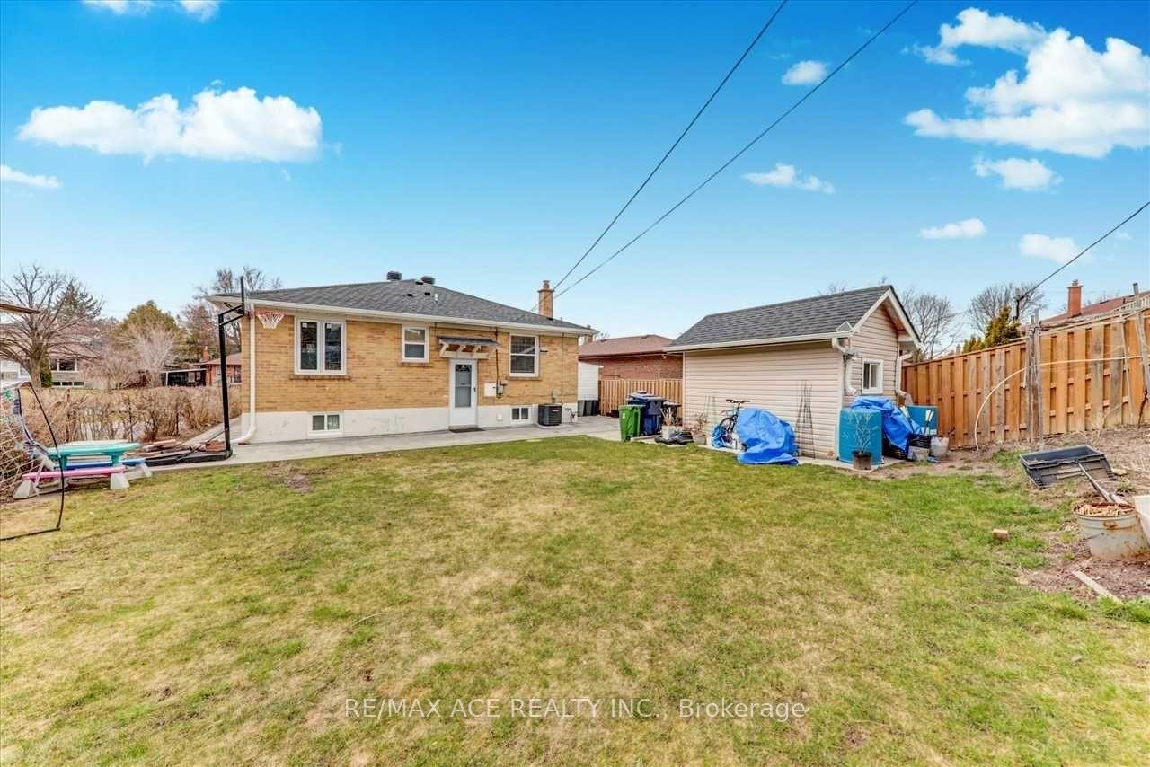 Photo 11 of Unit Bsmt, 137 Janray Drive, Scarborough, Woburn — HOMEH