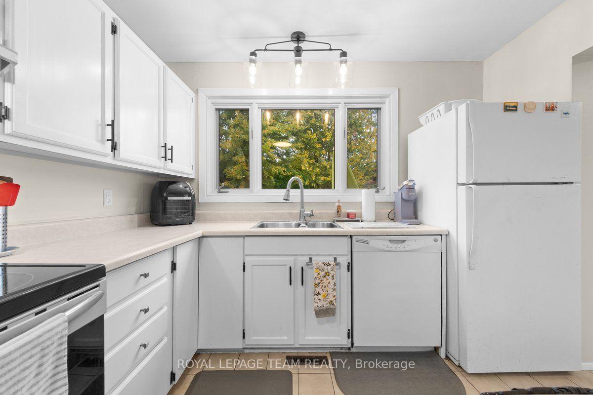 Photo 12 of 53 Meadowbank Drive, Ottawa, Briargreen — HOMEH