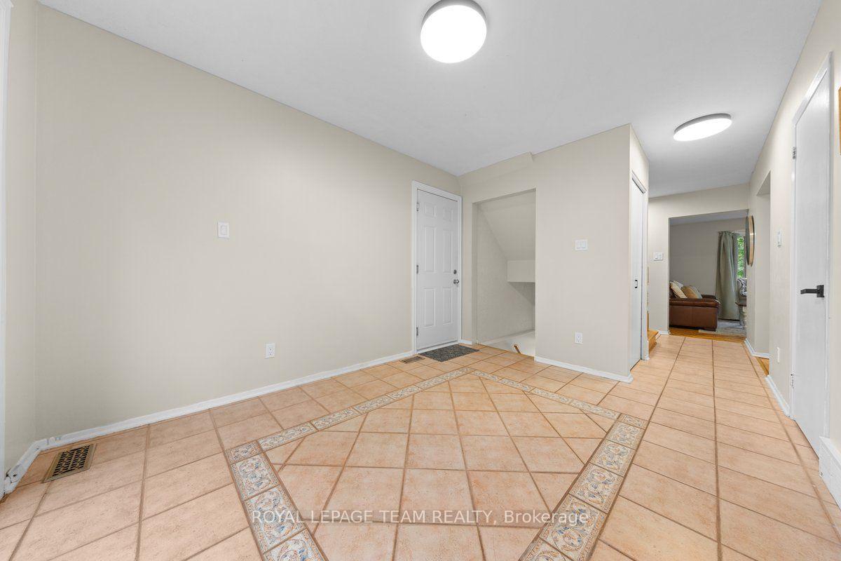 Photo 18 of 53 Meadowbank Drive, Ottawa, Briargreen — HOMEH