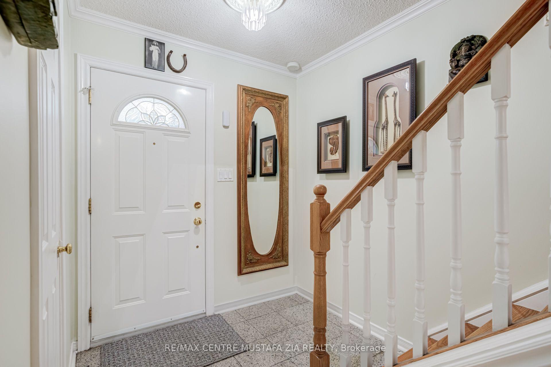 Photo 3 of Unit 100, 2440 Bromsgrove Road, Mississauga, Clarkson — HOMEH