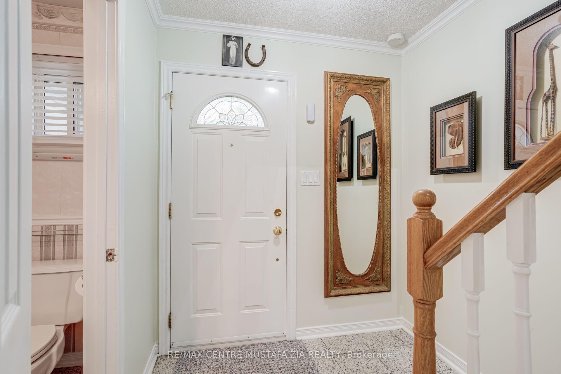 Photo 4 of Unit 100, 2440 Bromsgrove Road, Mississauga, Clarkson — HOMEH