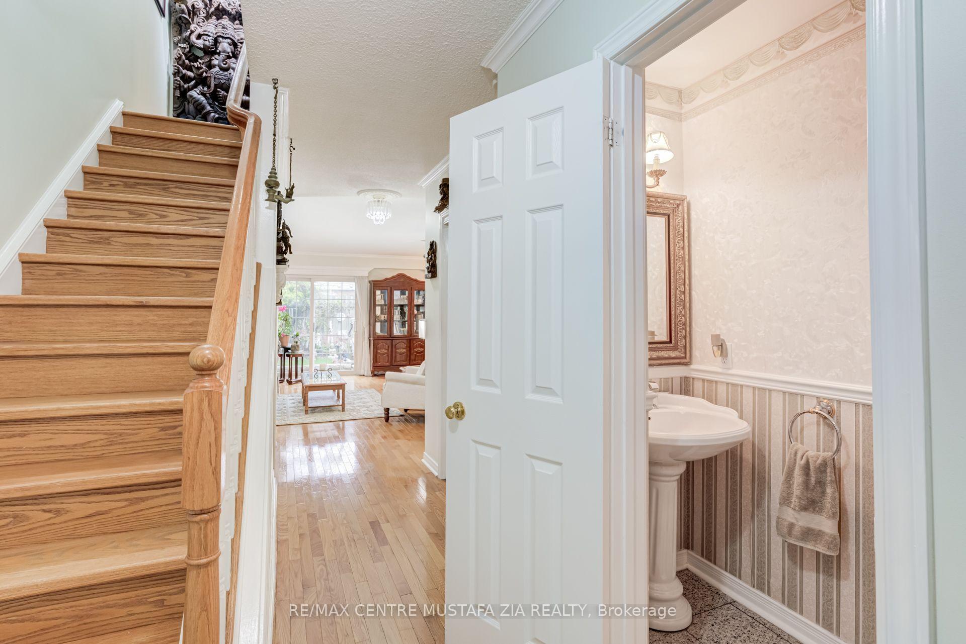 Photo 5 of Unit 100, 2440 Bromsgrove Road, Mississauga, Clarkson — HOMEH