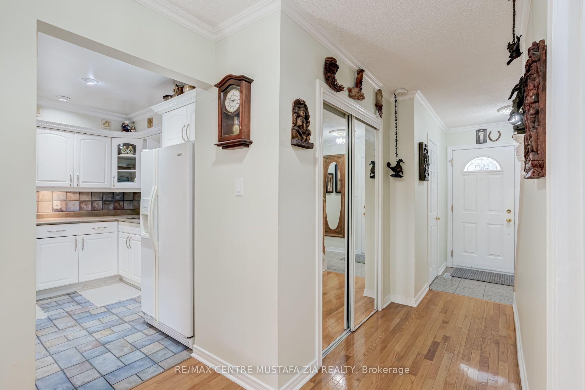 Photo 7 of Unit 100, 2440 Bromsgrove Road, Mississauga, Clarkson — HOMEH