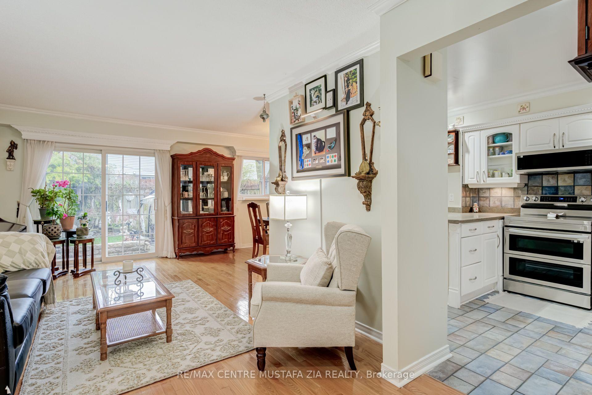Photo 9 of Unit 100, 2440 Bromsgrove Road, Mississauga, Clarkson — HOMEH