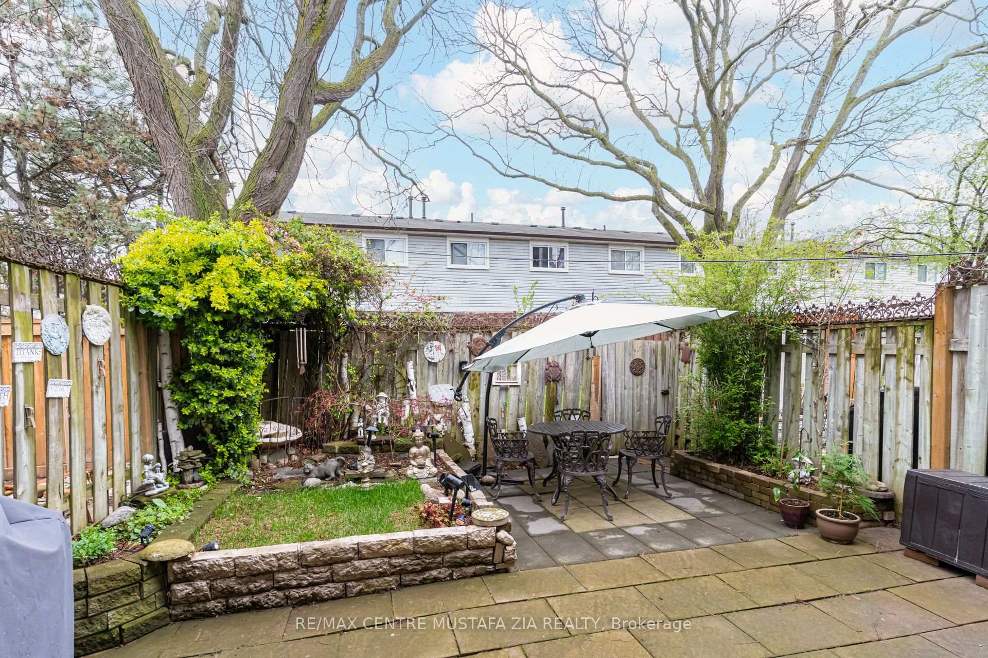 Photo 39 of Unit 100, 2440 Bromsgrove Road, Mississauga, Clarkson — HOMEH