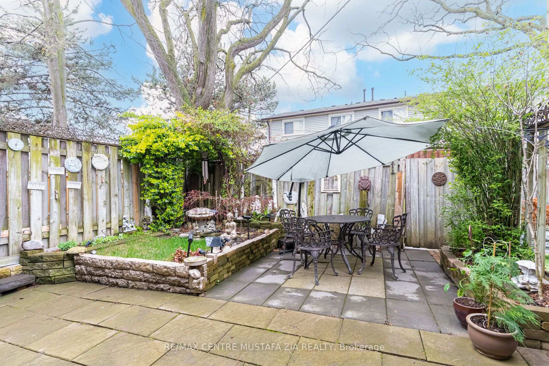 Photo 40 of Unit 100, 2440 Bromsgrove Road, Mississauga, Clarkson — HOMEH