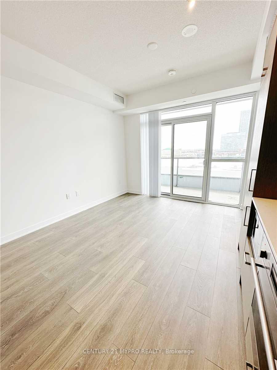 Photo 4 of Unit 617, 38 Honeycrisp Crescent, Vaughan, Vaughan Corporate Centre — HOMEH