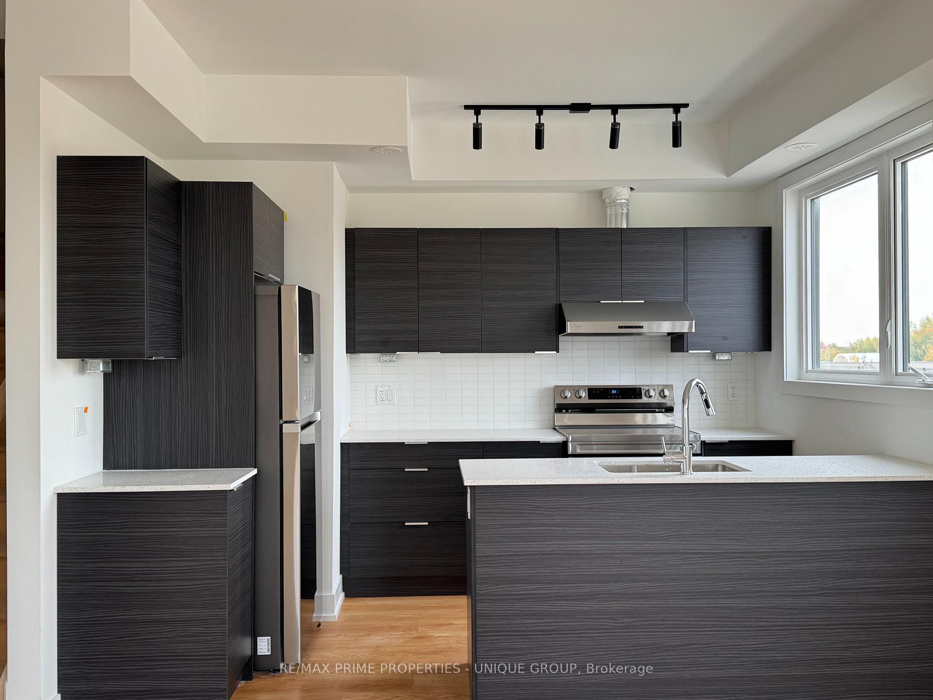 Photo 4 of Unit 102, 1 Comely Way, Markham, Milliken Mills West — HOMEH