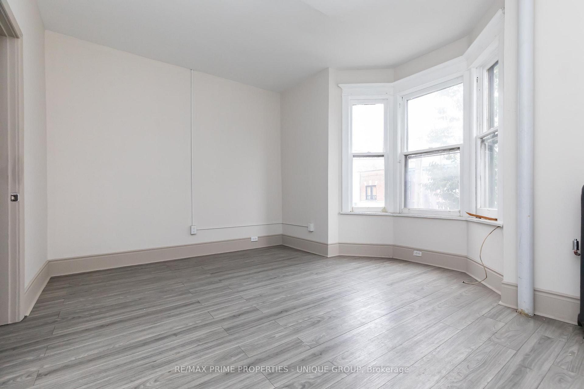 Photo 2 of Unit 2, 688 Bloor Street W, Toronto, The Annex — HOMEH