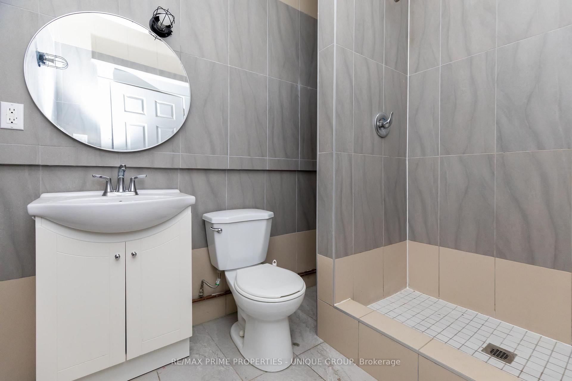 Photo 5 of Unit 2, 688 Bloor Street W, Toronto, The Annex — HOMEH