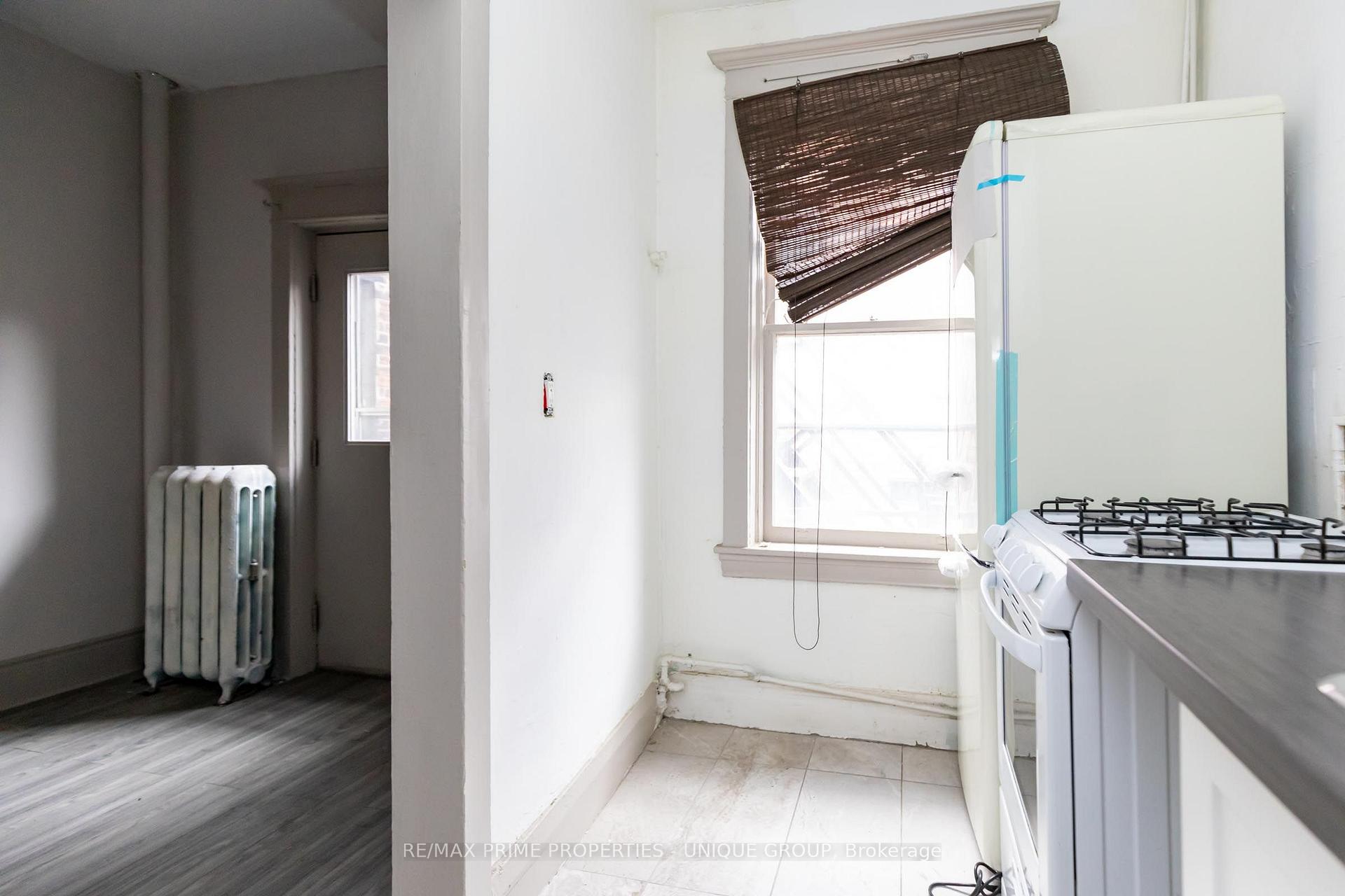 Photo 6 of Unit 2, 688 Bloor Street W, Toronto, The Annex — HOMEH