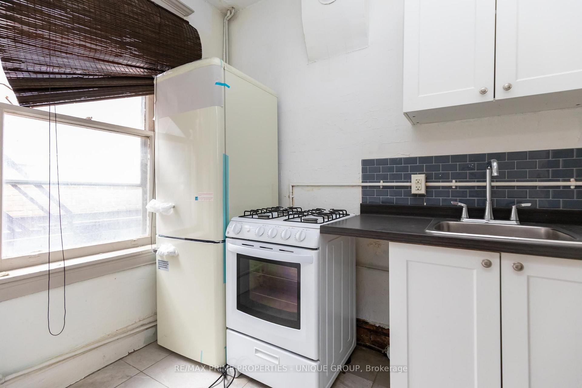 Photo 7 of Unit 2, 688 Bloor Street W, Toronto, The Annex — HOMEH