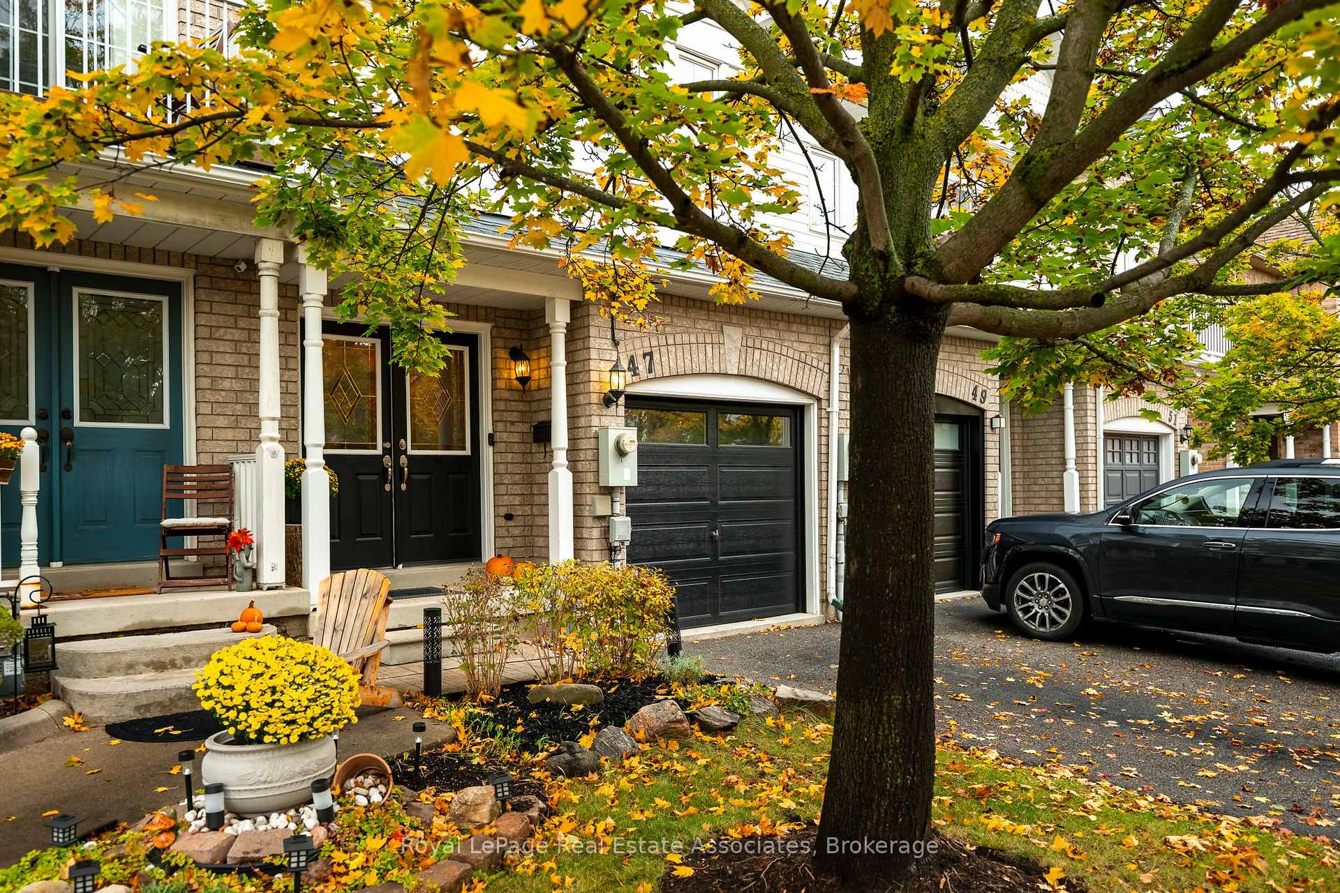 Photo 2 of 47 Bradley Drive, Halton Hills, Georgetown — HOMEH