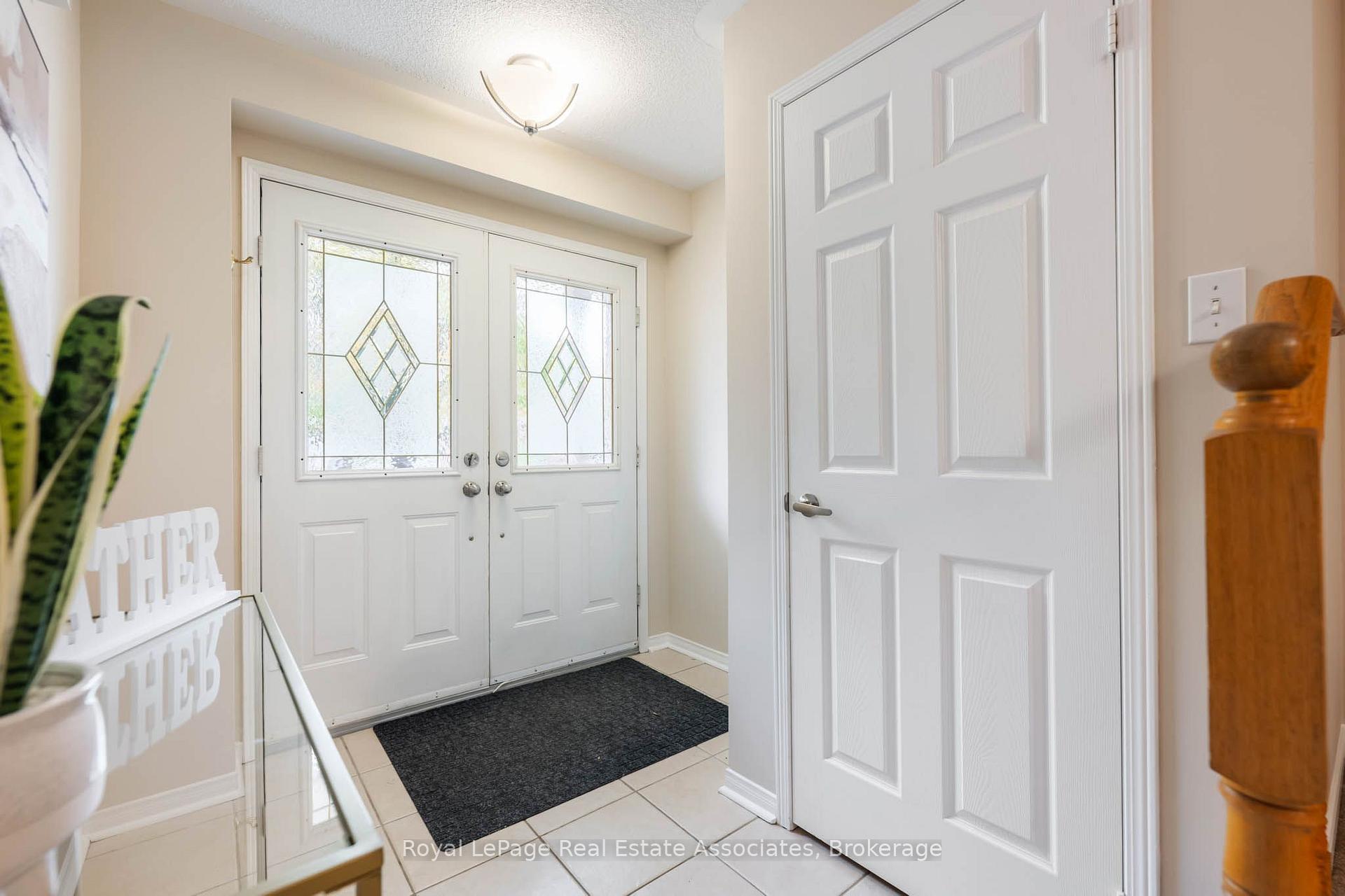 Photo 14 of 47 Bradley Drive, Halton Hills, Georgetown — HOMEH