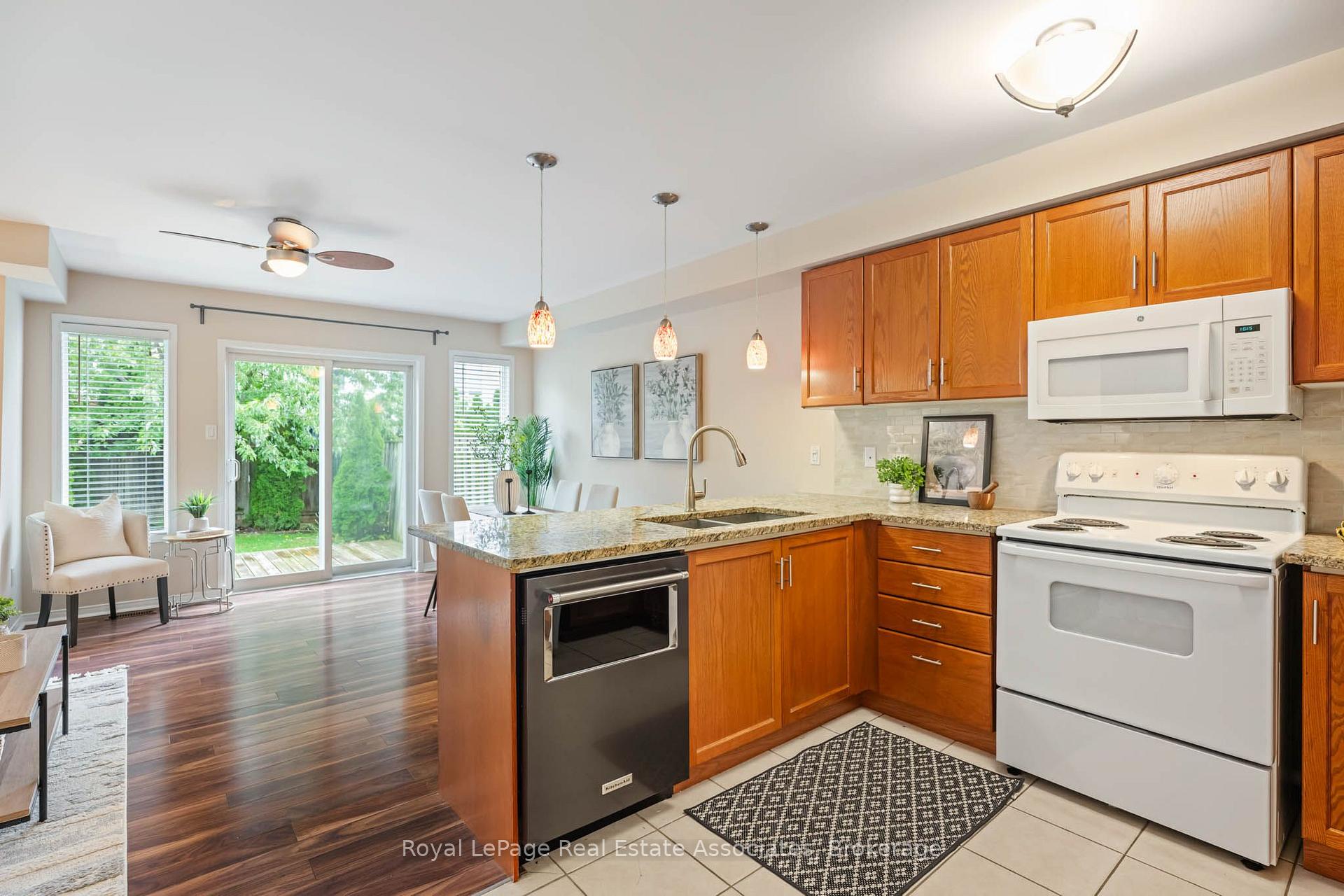 Photo 17 of 47 Bradley Drive, Halton Hills, Georgetown — HOMEH