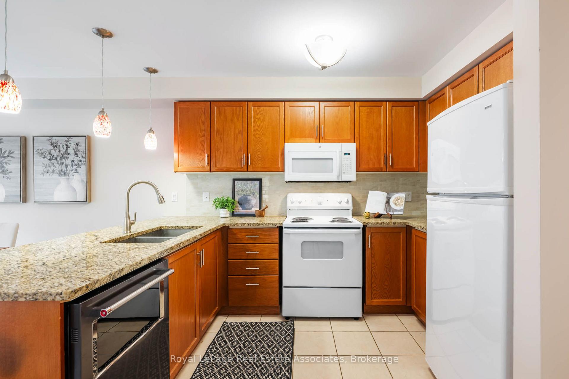 Photo 18 of 47 Bradley Drive, Halton Hills, Georgetown — HOMEH