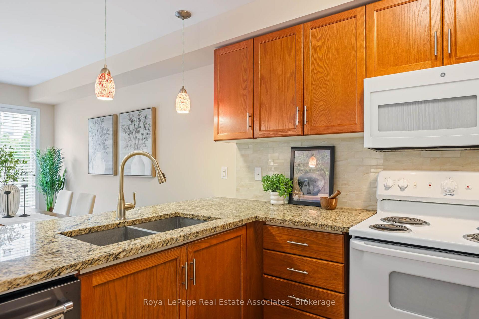 Photo 19 of 47 Bradley Drive, Halton Hills, Georgetown — HOMEH