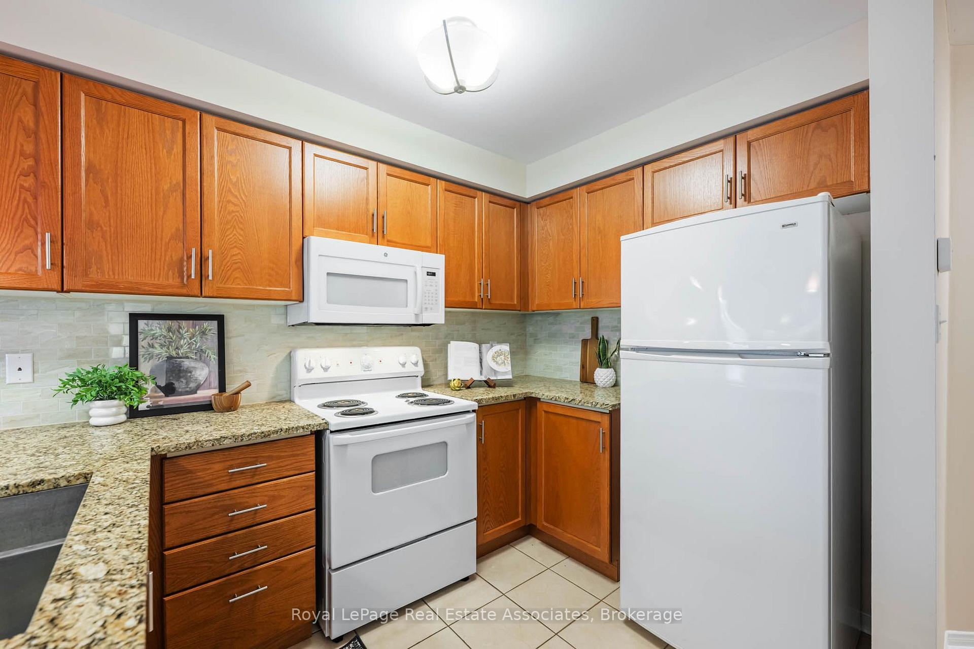 Photo 22 of 47 Bradley Drive, Halton Hills, Georgetown — HOMEH