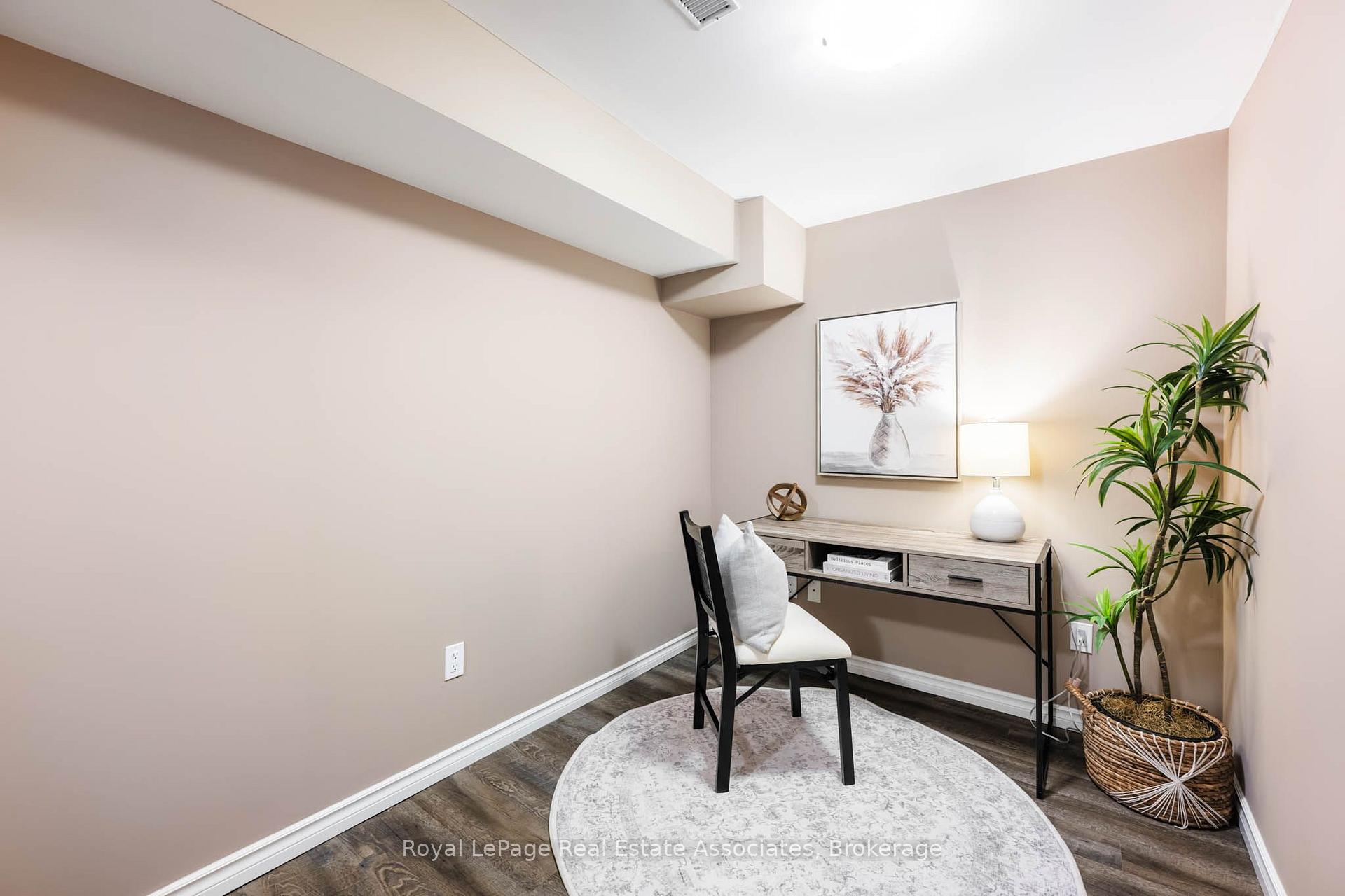 Photo 43 of 47 Bradley Drive, Halton Hills, Georgetown — HOMEH