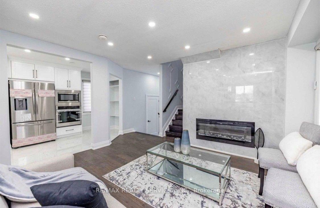Photo 5 of 52 Roehampton Crescent, Brampton, Brampton South — HOMEH