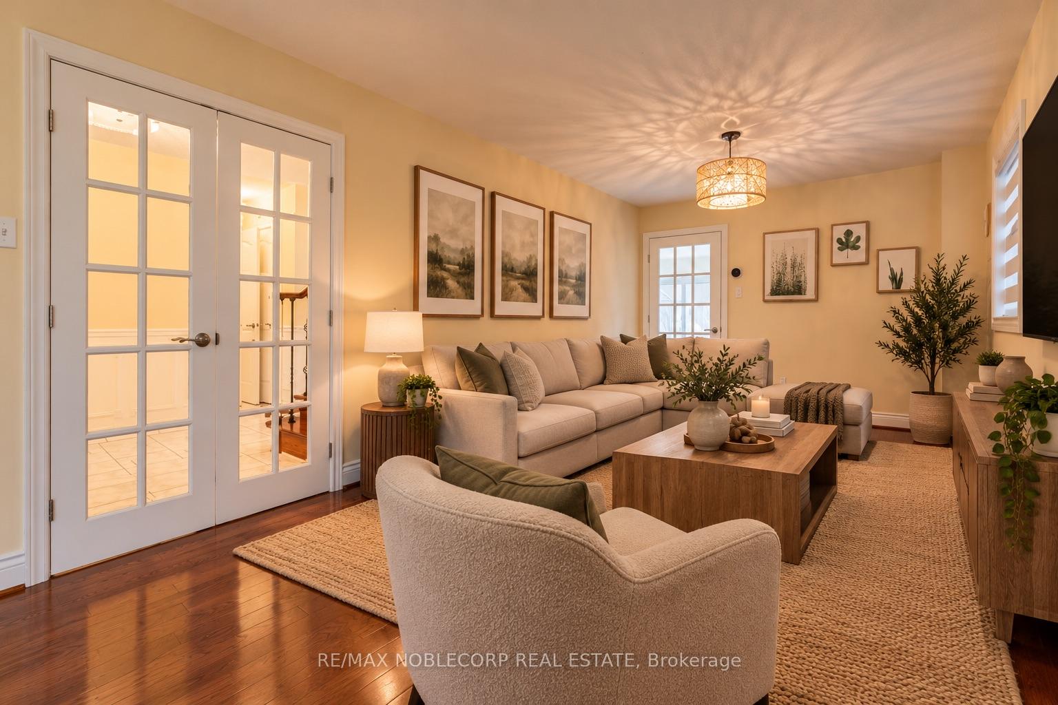 Photo 5 of 71 Castlepoint Drive, Vaughan, Elder Mills — HOMEH