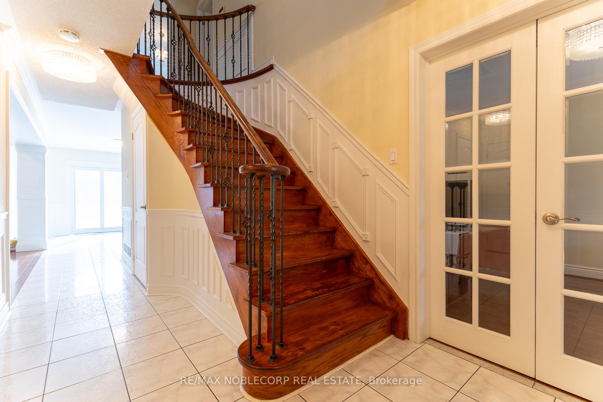 Photo 15 of 71 Castlepoint Drive, Vaughan, Elder Mills — HOMEH