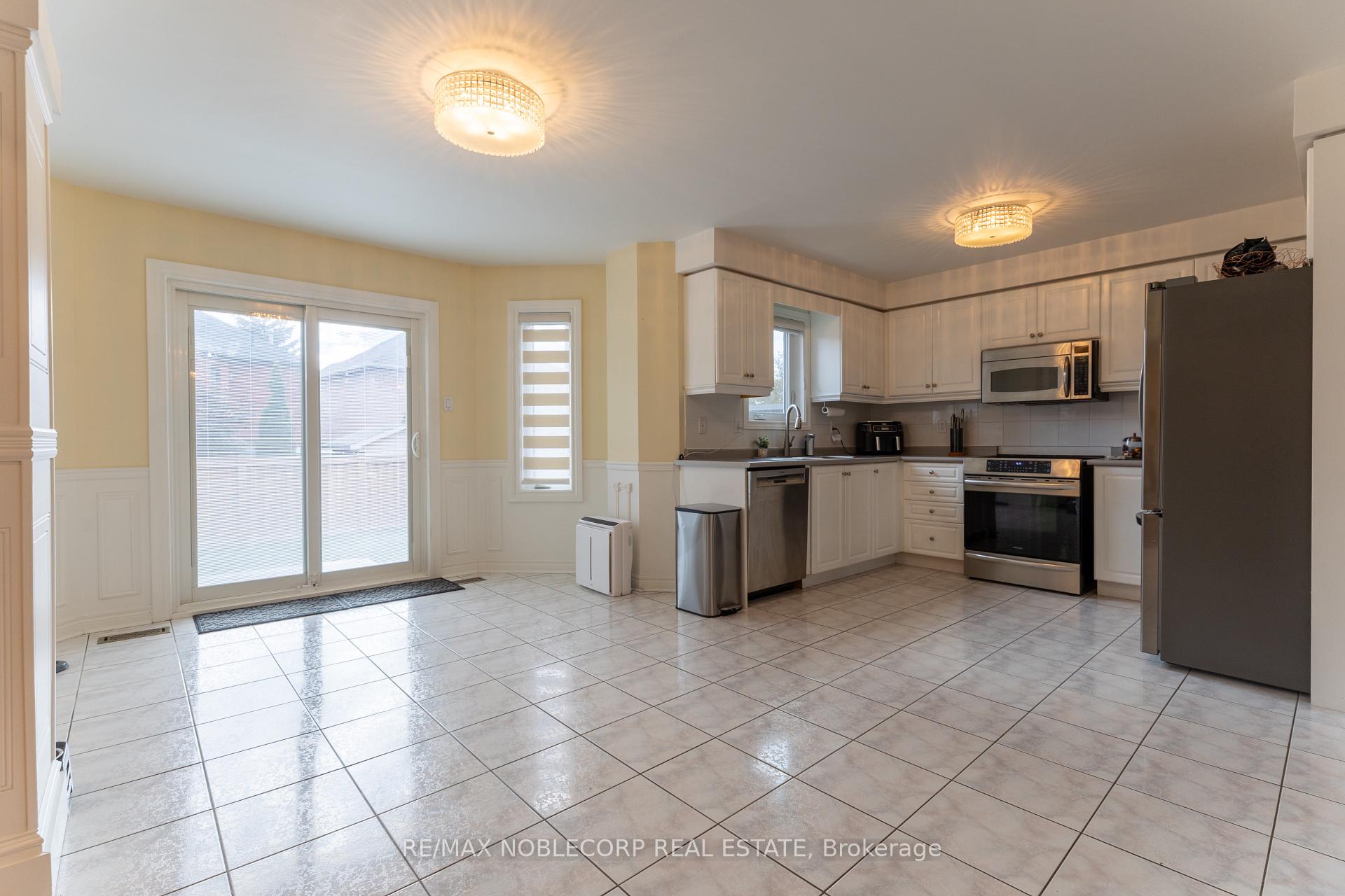 Photo 18 of 71 Castlepoint Drive, Vaughan, Elder Mills — HOMEH