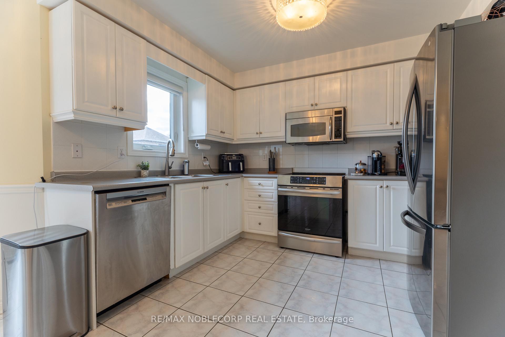 Photo 20 of 71 Castlepoint Drive, Vaughan, Elder Mills — HOMEH