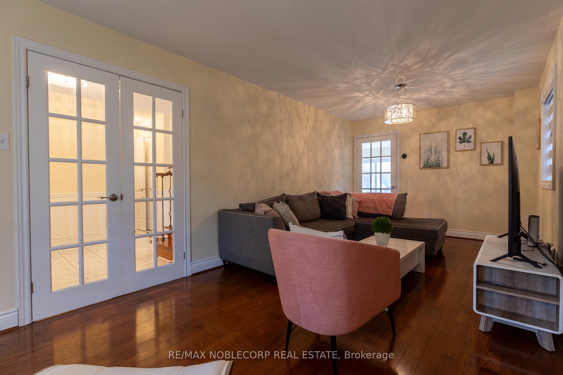 Photo 21 of 71 Castlepoint Drive, Vaughan, Elder Mills — HOMEH