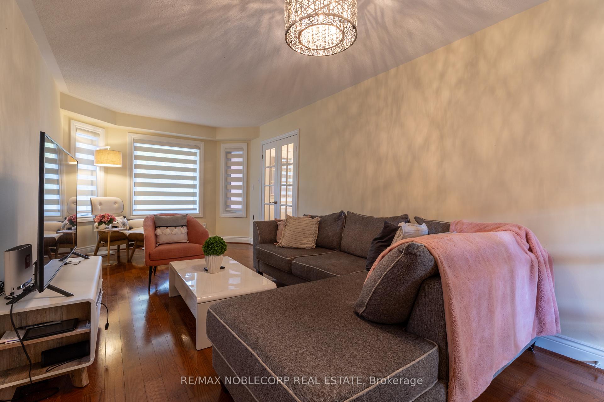 Photo 22 of 71 Castlepoint Drive, Vaughan, Elder Mills — HOMEH