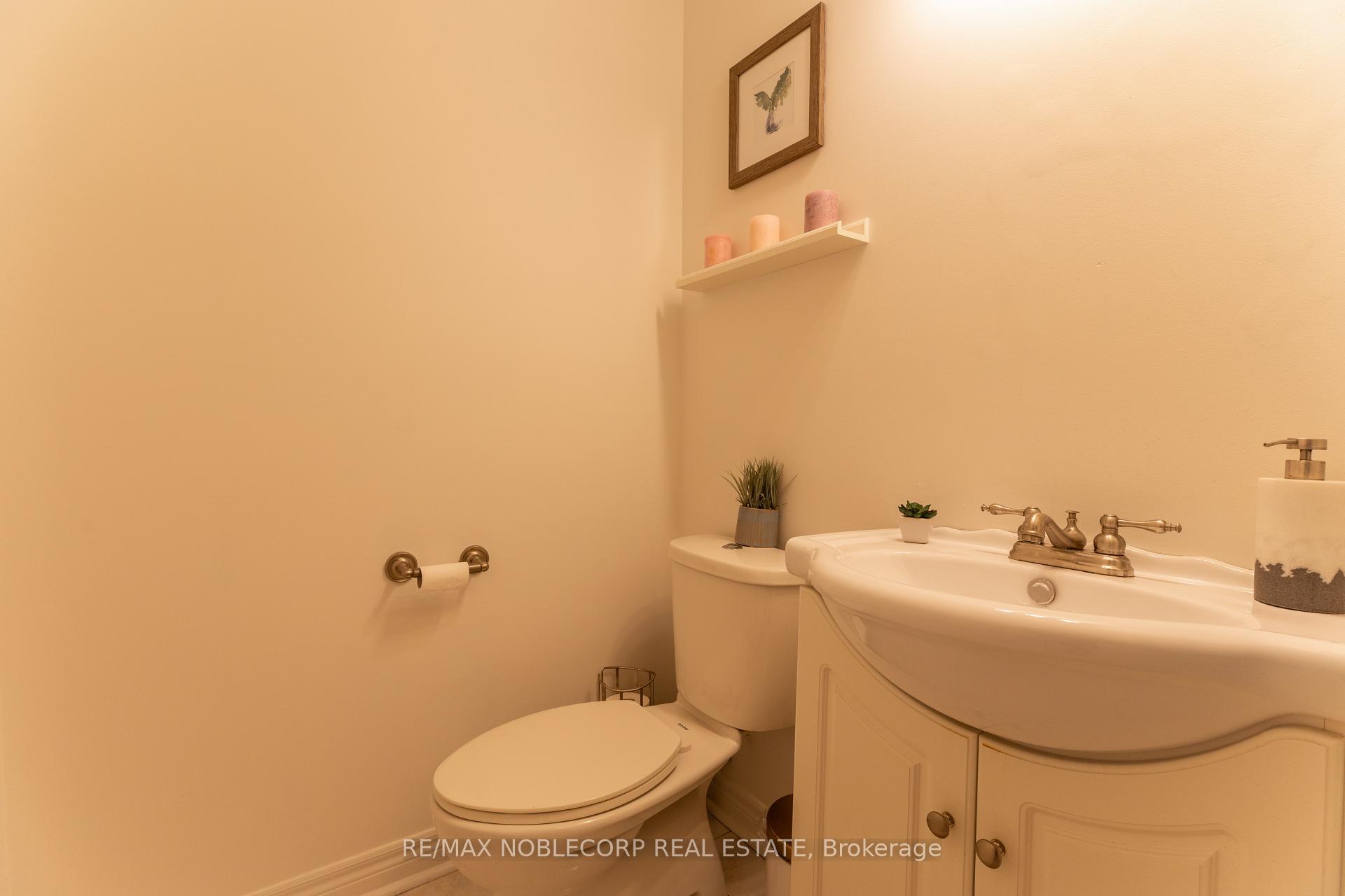 Photo 23 of 71 Castlepoint Drive, Vaughan, Elder Mills — HOMEH